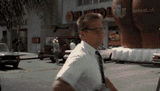 tenor.gif