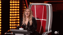 ooh kelly clarkson the voice ouch wow