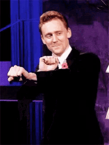 Tom Hiddleston Dancing GIF - Tom Hiddleston Dancing GIFs