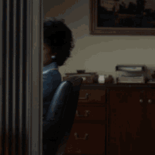 Checking Out Whats Going On GIF - Checking Out Whats Going On Peek GIFs