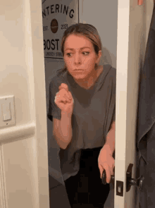 Lindsey Stirling Confused GIF - Lindsey Stirling Confused Closes Door GIFs