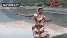 bhanu priya eyes and dance swarna kamalam bhanu priya dance trending