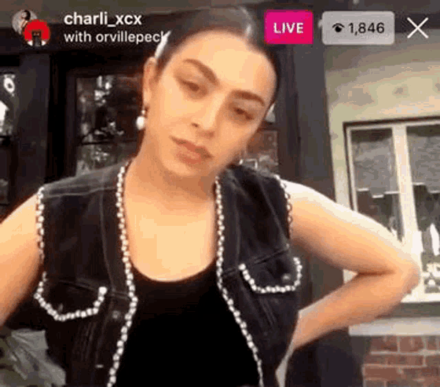Charli Charli Xcx GIF - Charli Charli Xcx Lorin - Discover & Share GIFs