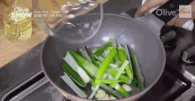 대파 요리 볶기 후라이팬 프라이팬 볶음 젓가락 나무젓가락 GIF - Green Onion Cook Cooking GIFs