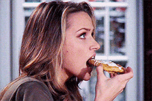 One Tree Hill Quinn James GIF - One Tree Hill Quinn James Toaster Strudel GIFs