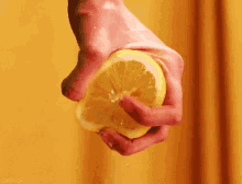 Squeeze GIF - Squeeze Lemon Lemonade GIFs