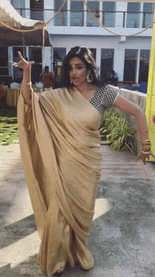Saree Woman Saree Girl GIF - Saree Woman Saree Girl South Indian Woman GIFs