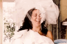 Maya Rudolph Lol GIF - Maya Rudolph Lol Wedding Dress GIFs
