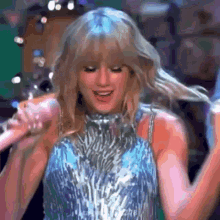 Taylor Swift Global Icon GIF - Taylor Swift Global Icon Music Icon GIFs