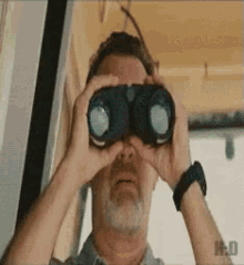 Binoculars GIF - Binoculars Looking Searching GIFs