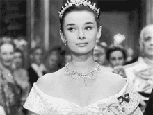 Queen Audrey Hepburn GIF - Queen Audrey Hepburn Roman Holiday GIFs