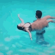Piscina Marcos GIF - Piscina Marcos Emilly GIFs