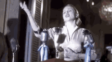 Eva Perón En El Balcón GIF - Evita Eva Peron Madonna GIFs