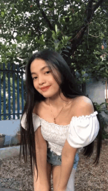 nakangiti madelaine red masaya nag pose cute nakangiti madelaine red masaya nag pose cute