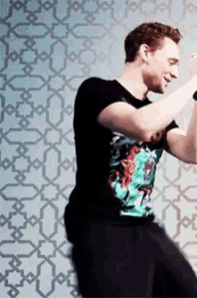 Tom Hiddleston Loki GIF - Tom Hiddleston Loki Dance GIFs