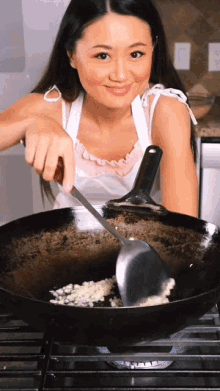 Cooking Vivian Aronson GIF - Cooking Vivian Aronson Cookingbomb GIFs