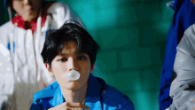 gum chew bored bubble gum bubble