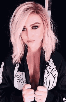 Perrie Edwards Hot GIF - Perrie Edwards Hot Sexy GIFs