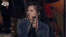 head turn look away no dont want to see no look head turn look away no dont want to see no look