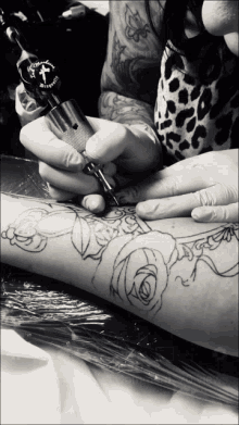 Tattoo Gun Ink GIF - Tattoo Gun Tattoo Tatt GIFs
