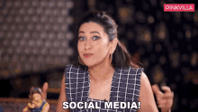 Social Media Karisma Kapoor GIF - Social Media Karisma Kapoor Pinkvilla GIFs