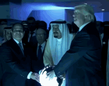 Donald Trump King Salman GIF - Donald Trump King Salman Abdel Fattah El Sisi GIFs