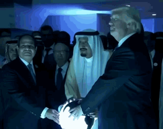 Donald Trump King Salman GIF - Donald Trump King Salman Abdel Fattah El Sisi GIFs