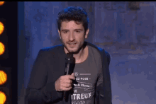 Stand Up Comedian Laughing GIF - Stand Up Comedian Laughing Baguette GIFs
