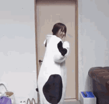 Keyakizaka46 Sugai Yuuka GIF - Keyakizaka46 Sugai Yuuka Cow Costume GIFs