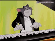 ノリノリ　のりのり　ピアノ　トム GIF - Tom Piano Playing A Piano GIFs