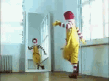 Ronald Mcdonald Clown GIF - Ronald Mcdonald Clown Clown Dancing GIFs