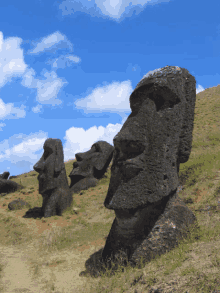 Moai GIF - Gum Bubblegum Moai GIFs