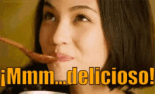 Chica Saboreándose La Comida GIF - Cuchara Delicioso Sabroso GIFs