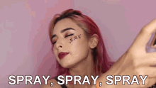 Spray Laura Sanchez GIF - Spray Laura Sanchez Setting Spray GIFs