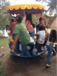 Jardin El Pino Carousel GIF - Jardin El Pino Carousel Kids GIFs