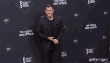 classy formal gentleman colton underwood peoples choice awards