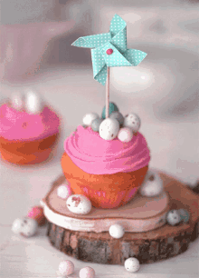 Cupcake Windmill GIF - Cupcake Windmill Dessert GIFs