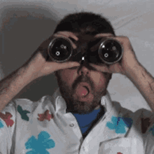 Look Binoculars GIFs | Tenor