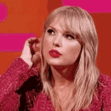 The Graham Norton Show Taylor Swift GIF - The Graham Norton Show Taylor Swift Explaining Something GIFs