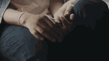 Menggenggam Tangan Berpegangan Tangan GIF - Menggenggam Tangan Berpegangan Tangan Pacaran GIFs