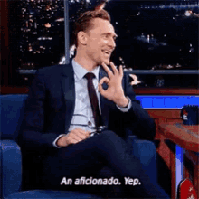 Tom Hiddleston GIF - Tom Hiddleston Aficionado GIFs