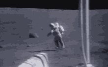 Astronautas Cayendose En La Luna GIF - Astronauta Apolo Caidas GIFs