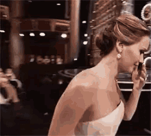 Jennifer Lawrence Falling At The Oscars GIF - Jennifer Lawrence Fall Trip GIFs