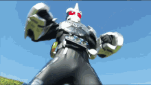 Kamen Rider Ooo Sagouzo GIF - Kamen Rider Ooo Sagouzo Thrusting GIFs