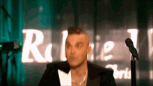 Robbie Williams Stupid GIF - Robbie Williams Stupid Tvp2 GIFs