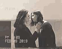Lesbian Kiss GIF - Lesbian Kiss Subway GIFs