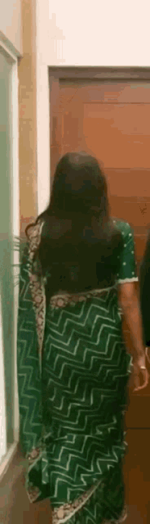 Erica Fernandes Sonakshi Bose Swag GIF - Erica Fernandes Sonakshi Bose Swag Hair Clip Of Sonakshi Bose GIFs
