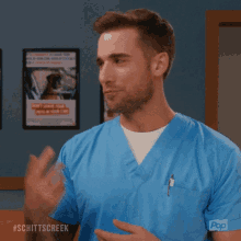 Ted Mullens Schitts Creek GIF - Ted Mullens Schitts Creek Explaining GIFs