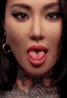 Woman Split Tongue GIF - Woman Split Tongue Licking GIFs