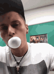 Troy Accola Bubble Gum GIF - Troy Accola Bubble Gum Bubble GIFs